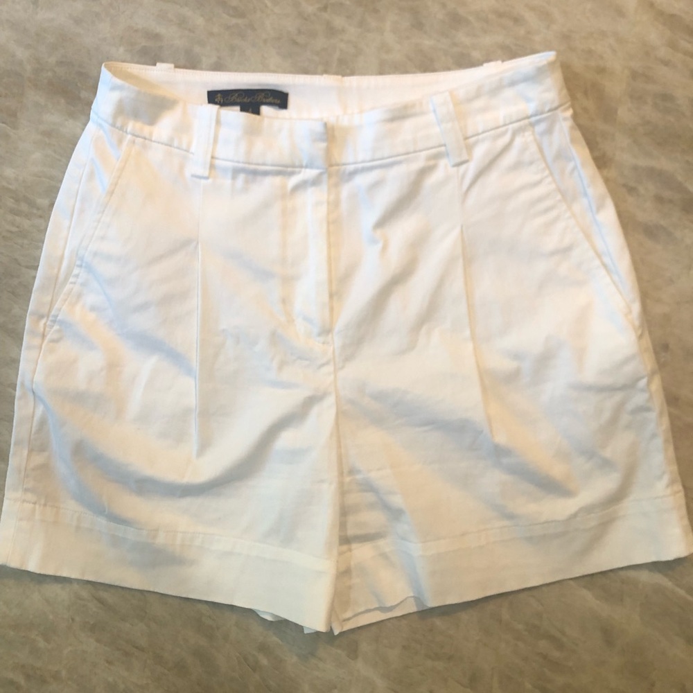 Brooks Brothers woman’s cotton white shorts with pockets like new.